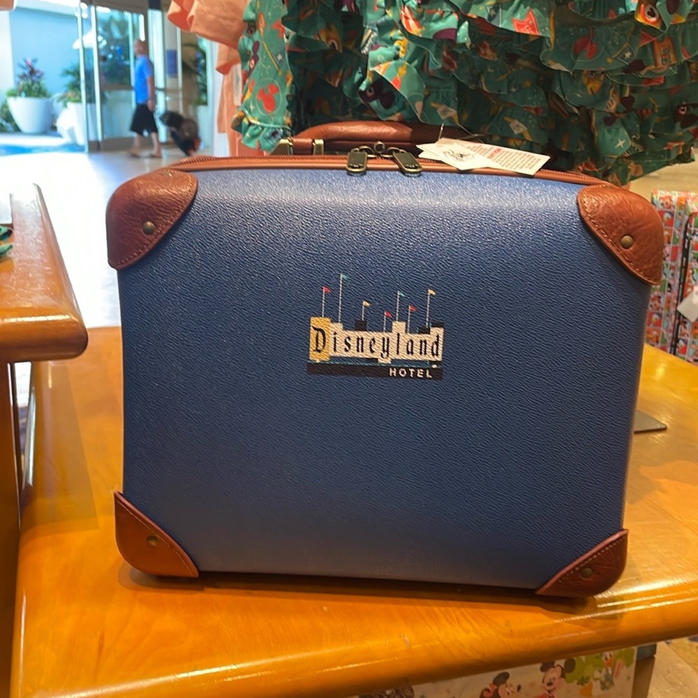 DISNEYLAND HOTEL COSMETIC LUGGAGE CASE  EXCLUSIVELY AT THE DISNEYLAND HOTEL
